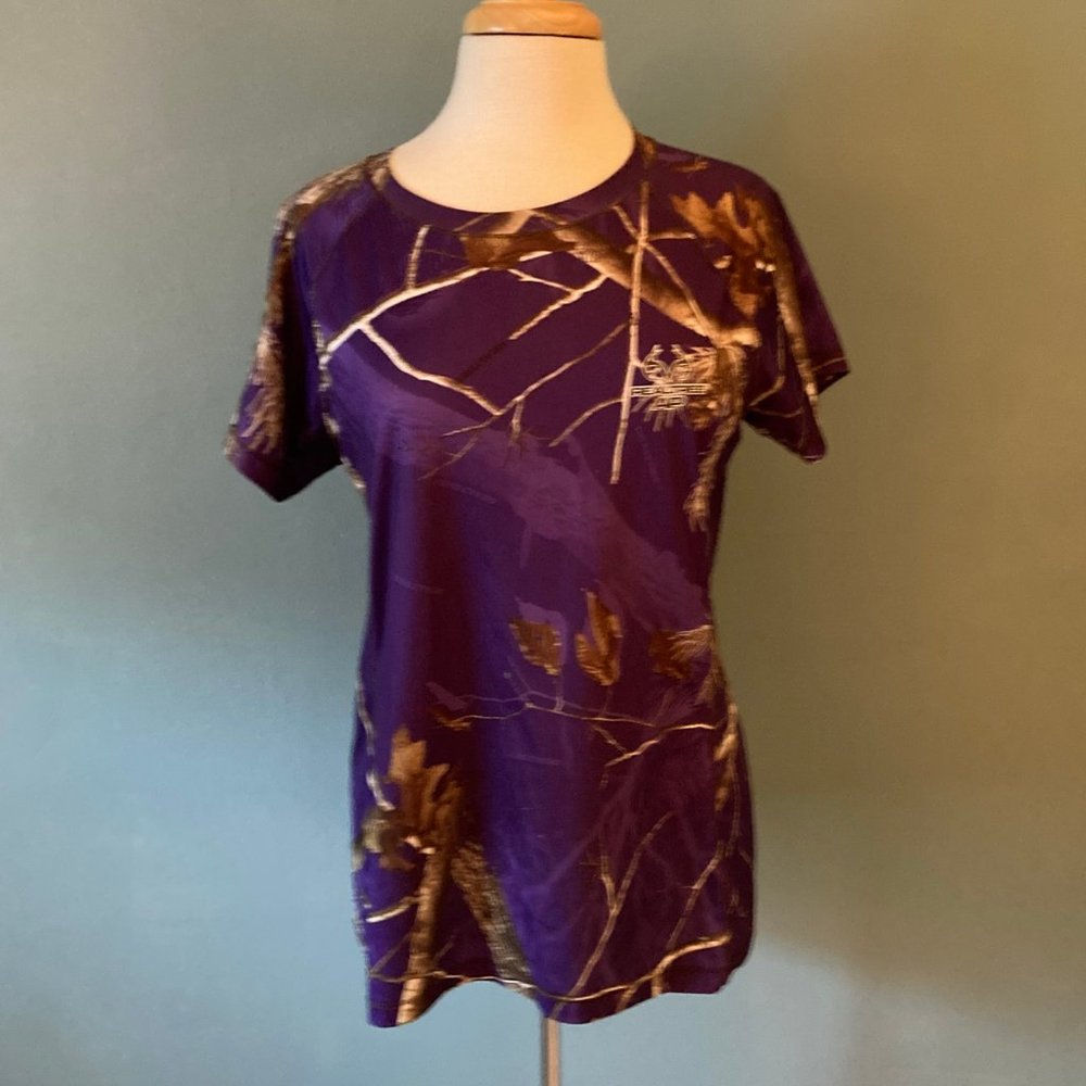 Realtree purple & gold short sleeve athletic top size large